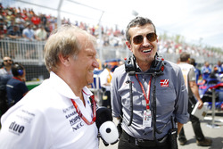Bob Fernley, Deputy Team Principal, Force India, and Guenther Steiner, Team Principal, Haas F1, on the grid
