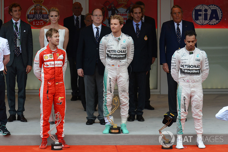 Podium: race winner Nico Rosberg, Mercedes AMG F1, second place Sebastian Vettel, Ferrari, third pla