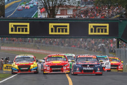 Jamie Whincup, Triple Eight Race Engineering Holden leads at the start
