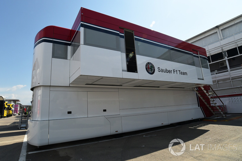 Camion Sauber nel paddock