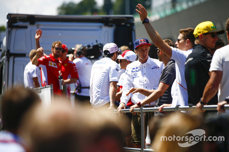 The drivers' parade. L-R: Sebastian Vettel, Ferrari, Kimi Raikkonen, Ferrari, Sergio Perez, Force India, Marcus Ericsson, Sauber, Brendon Hartley, Toro Rosso, Romain Grosjean, Haas F1 Team, Stoffel Vandoorne, McLaren, and Nico Hulkenberg, Renault Sport F1 Team