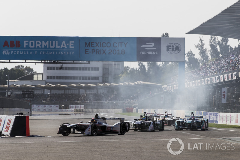 Edoardo Mortara, Venturi Formula E Team, leadsLucas di Grassi, Audi Sport ABT Schaeffler