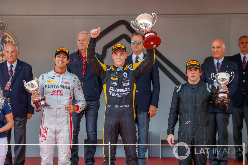 Podium: Race winner Artem Markelov, RUSSIAN TIME, second place Sean Gelael, PREMA Racing, third place Roberto Merhi, MP Motorsport