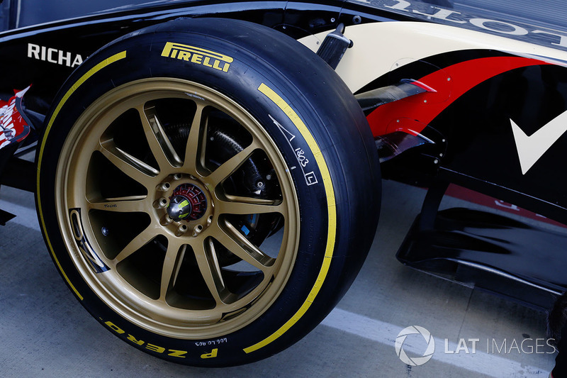 The Lotus E22 with 18 inch wheels on