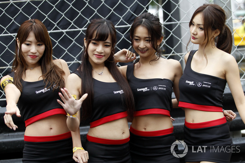 Grid girls AMG