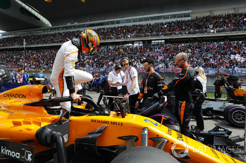 Stoffel Vandoorne, McLaren, on the grid