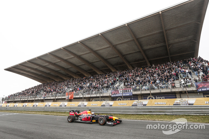 Max Verstappen, Red Bull Racing with the F1 Show