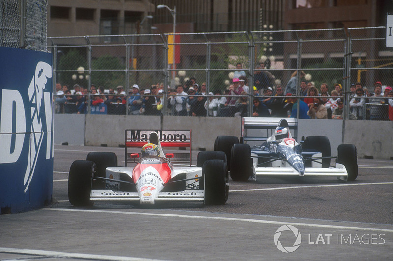 Ayrton Senna, Mclaren MP4/5B Honda leads Jean Alesi, Tyrrell 018 Ford as they battle hard at the front