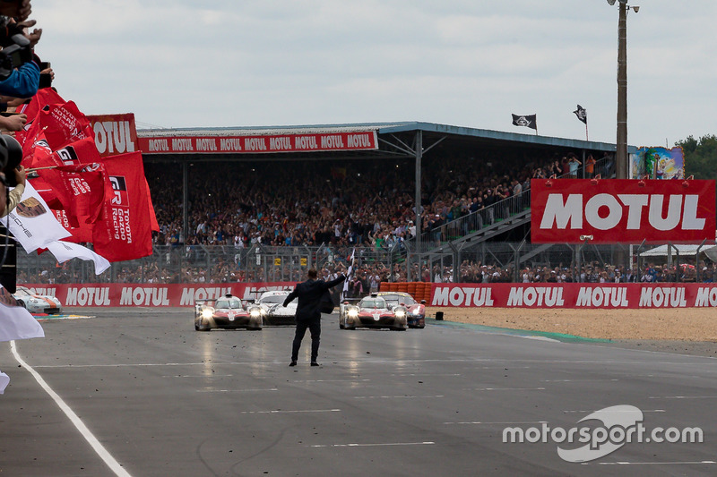 #8 Toyota Gazoo Racing Toyota TS050: Sébastien Buemi, Kazuki Nakajima, Fernando Alonso takes the win