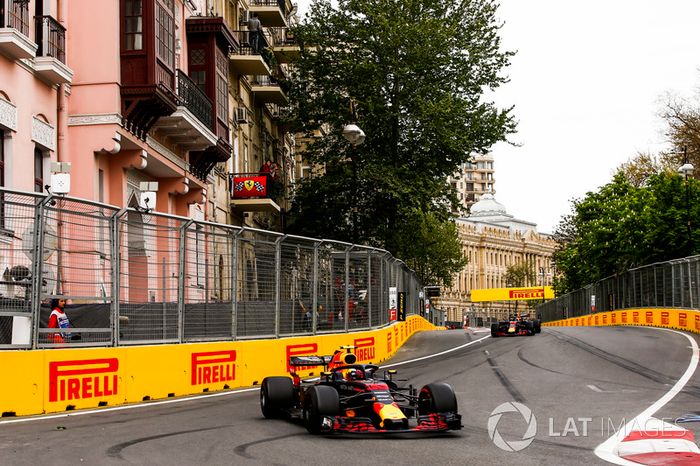 Max Verstappen, Red Bull Racing RB14 Tag Heuer, Daniel Ricciardo, Red Bull Racing RB14 Tag Heuer