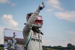 Ganador de la pole Lewis Hamilton, Mercedes AMG F1 W09