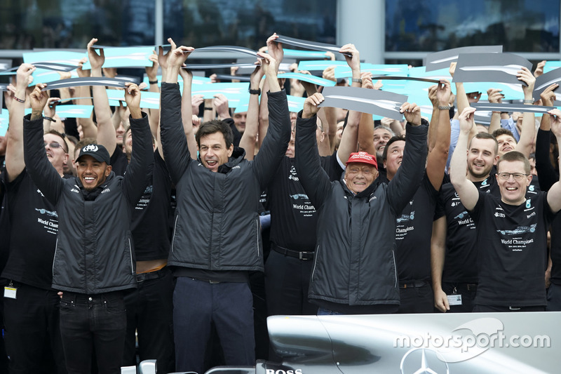 Льюис Хэмилтон, Mercedes AMG F1, Тото Вольф, исполнительный директор Mercedes AMG F1, Ники Лауда, не