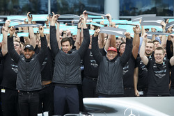 Lewis Hamilton, Mercedes AMG F1, Toto Wolff, Executive Director Mercedes AMG F1, Niki Lauda, Non-Exe