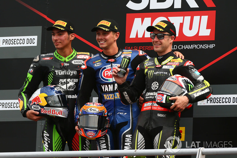Podyum: Yarış galibi Michael van der Mark, Pata Yamaha, 2. Toprak Razgatlioglu, Kawasaki Puccetti Racing, 3. Jonathan Rea, Kawasaki Racing