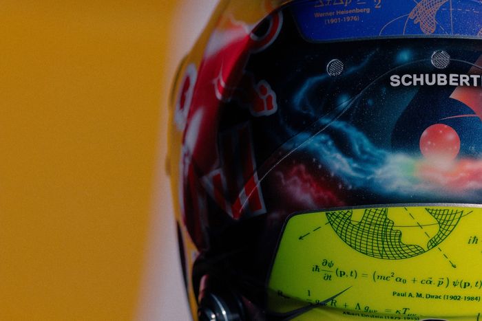 イサック・ハジャールのヘルメット、レッドブル・レーシング