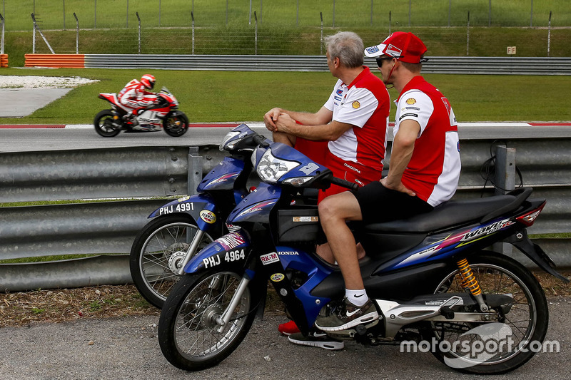 Michele Pirro, Ducati Team, Casey Stoner, Ducati Team et Davide Tardozzi, team manager Ducati
