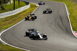 Felipe Massa, Williams FW40, Nico Hulkenberg, Renault Sport F1 Team RS17
