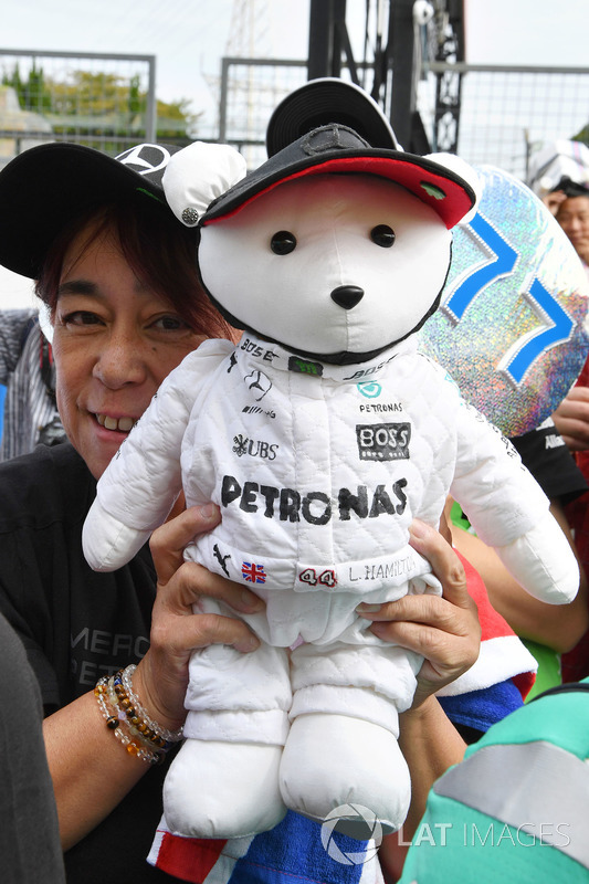 Fan and Mercedes AMG F1 bear