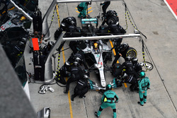 Lewis Hamilton, Mercedes-Benz F1 W08 pit stop