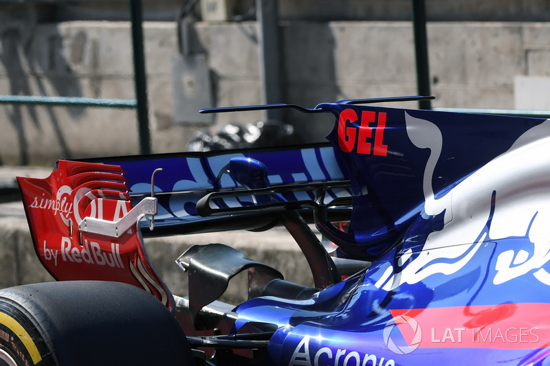 Aileron arrière de la Scuderia Toro Rosso STR12