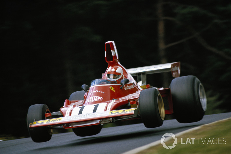 Conductor de Ferrari Clay Regazzoni en el descenso después de Pflanzgarten