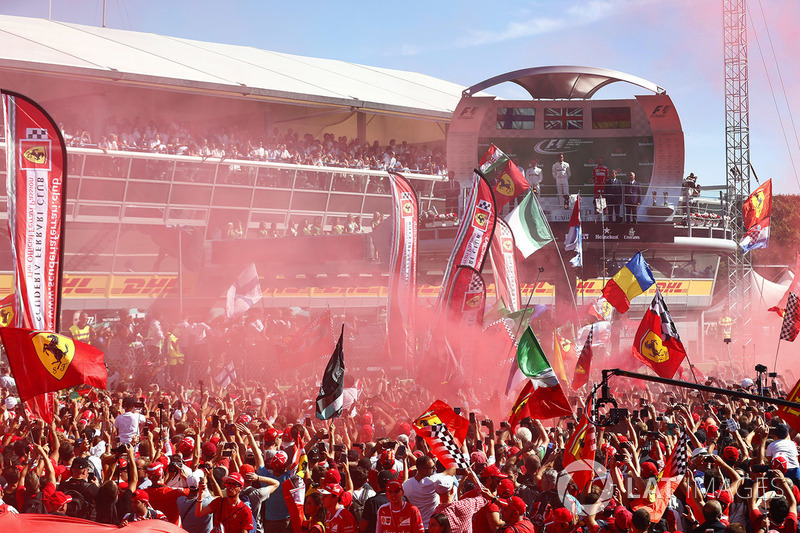 Podium: race winner Lewis Hamilton, Mercedes AMG F1, second place Valtteri Bottas, Mercedes AMG F1, third place Sebastian Vettel, Ferrari