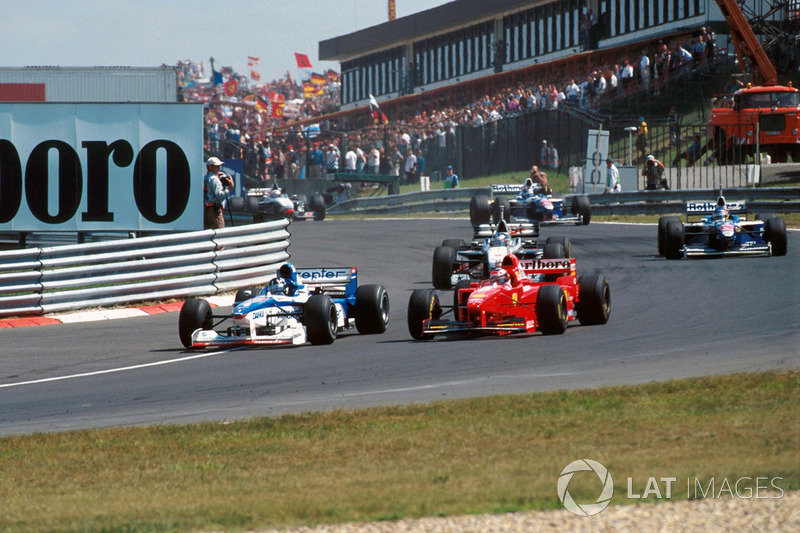 Damon Hill. Arrows A18 ve Michael Schumacher, Ferrari F310B