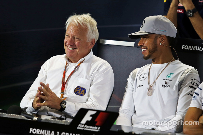Lewis Hamilton: "Ich kenne Charlie seit 2007. Ich bete für ihn und seine Familie. Was er für diesen Sport geleistet hat, sein Arbeitseinsatz ... Er war wirklich ein Eckpfeiler der Formel 1, wie Toto gesagt hat. Eine Ikone dieses Sports."