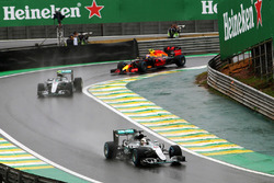 Льюїс Хемілтон, Mercedes AMG F1 W07 Hybrid випереджає свого товариша по команді Ніко Росбергв, Merce