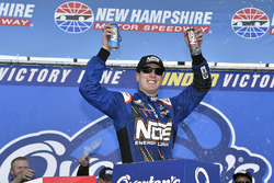 Race winner Kyle Busch, Joe Gibbs Racing Toyota