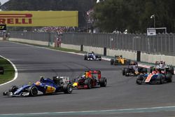 Felipe Nasr, Sauber C35, Daniel Ricciardo, Red Bull Racing RB12