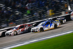 Kevin Harvick, Stewart-Haas Racing Chevrolet, Kyle Larson, Chip Ganassi Racing Chevrolet