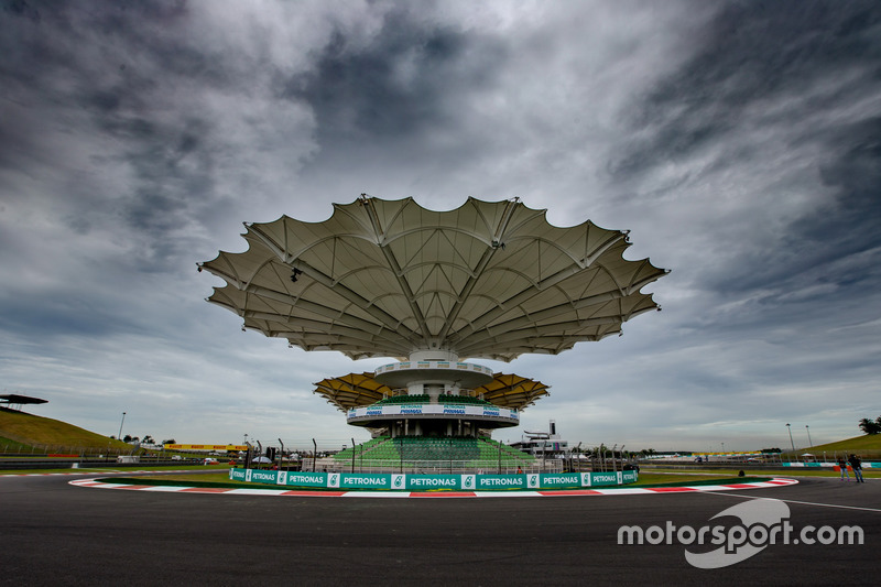 Sepang: Umbauten am Kurs, wie etwa negatives Banking in Kurve 15