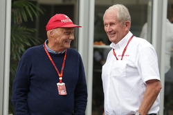 Niki Lauda, Presidente Non-Esecutivo Mercedes con il Dr Helmut Marko, Consulente Red Bull Motorsport