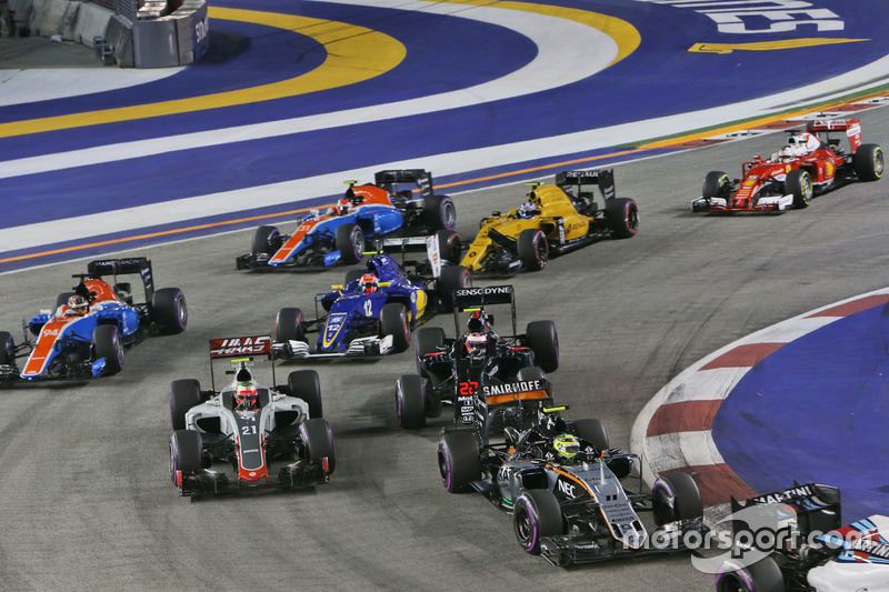 Sergio Perez, Sahara Force India F1 VJM09 at the start of the race