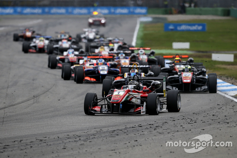 Lance Stroll, Prema Powerteam Dallara F312 - Mercedes-Benz en tête de la course