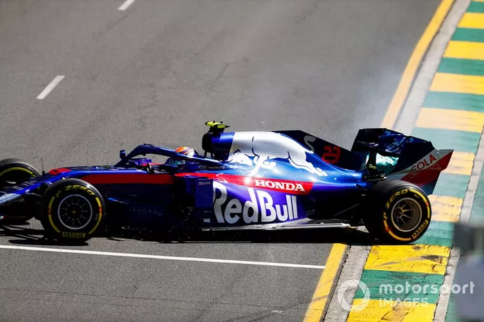Alexander Albon, Toro Rosso STR14, sufre un giro