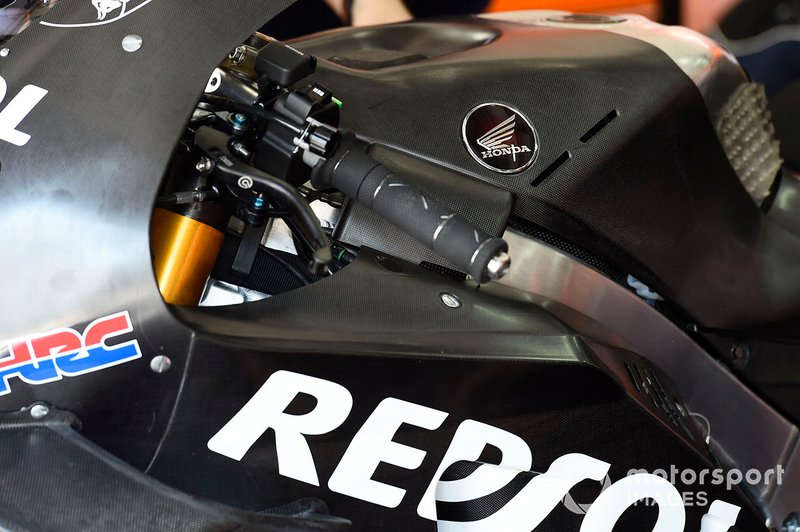Dettaglio della moto del Team Repsol Honda