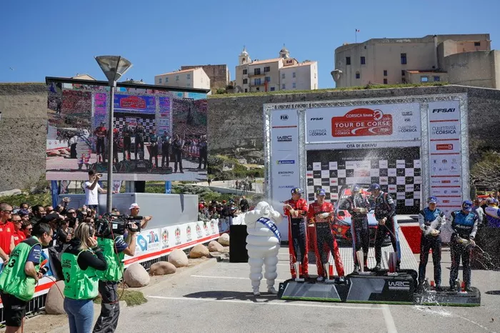 Podio: i vincitori Thierry Neuville, Nicolas Gilsoul, Hyundai Motorsport Hyundai i20 Coupe WRC, i secondi classificati Sébastien Ogier, Julien Ingrassia, Citroën World Rally Team Citroen C3 WRC, i terzi classificati Elfyn Evans, Scott Martin, M-Sport Ford WRT Ford Fiesta WRC