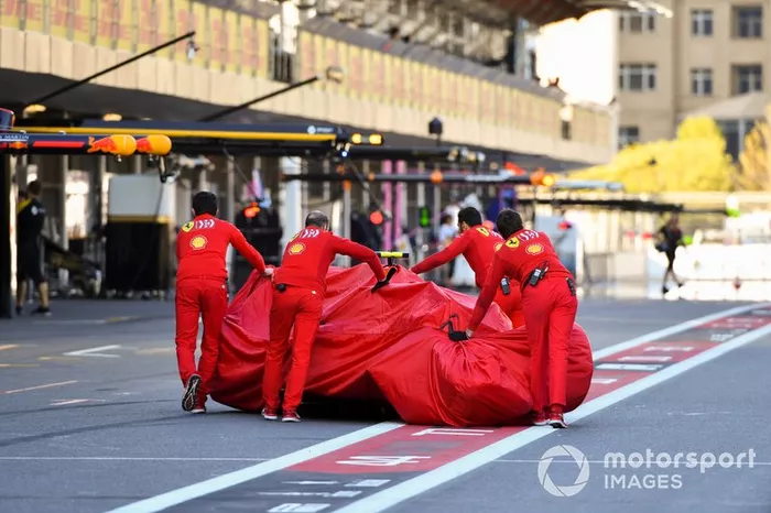 Crashed car of Charles Leclerc, Ferrari SF90 pushed down the pit lane by Ferrari mechanics