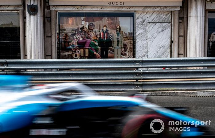 George Russell, Williams Racing FW42, Gucci shop