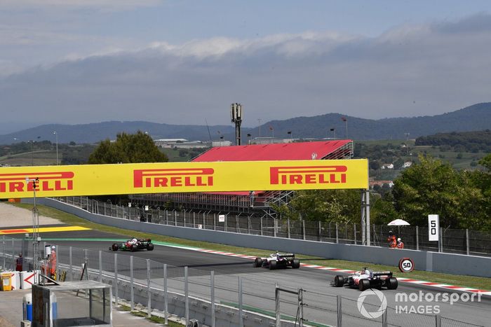 Kimi Raikkonen, Alfa Romeo Racing C41, Mick Schumacher, Haas VF-21, Nikita Mazepin, Haas VF-21