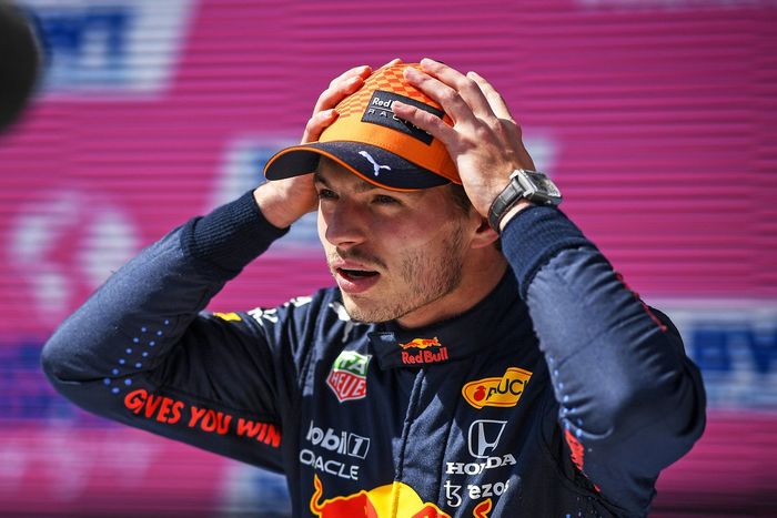 Ganador de la pole Max Verstappen, Red Bull Racing, en Parc Ferme