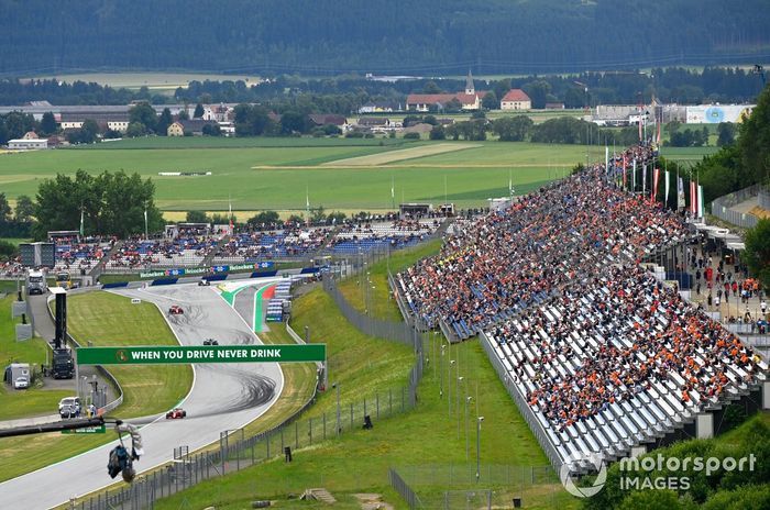 Charles Leclerc, Ferrari SF21, Lewis Hamilton, Mercedes W12, Carlos Sainz Jr., Ferrari SF21