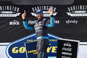 Race winner Martin Truex Jr., Joe Gibbs Racing, Toyota Camry Auto-Owners Insurance