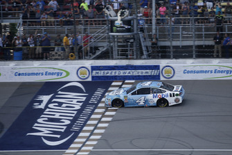 Kevin Harvick, Stewart-Haas Racing, Ford Fusion Busch Light / Mobil 1