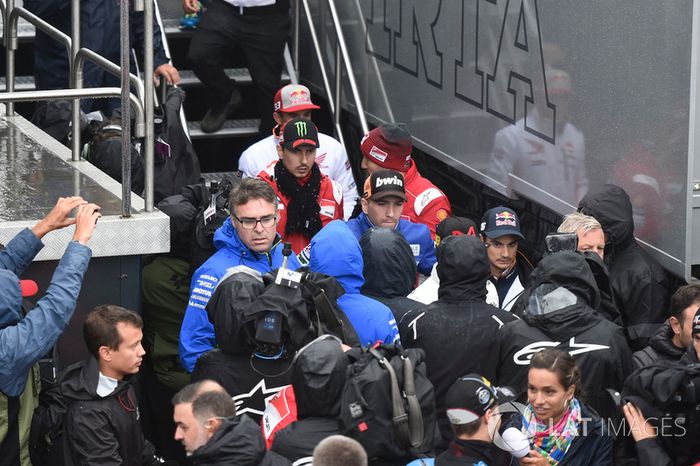 Jorge Lorenzo, Ducati Team, saliendo de la reunión de seguridad