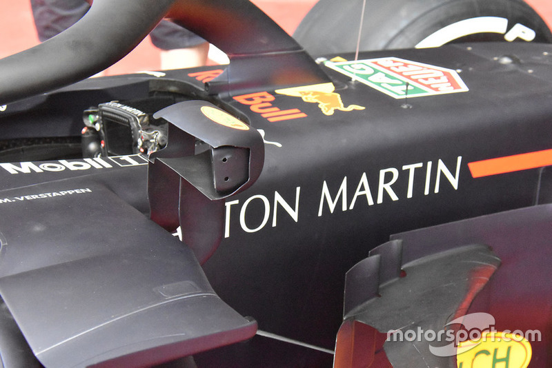 Red Bull Racing RB14, visszapillantó