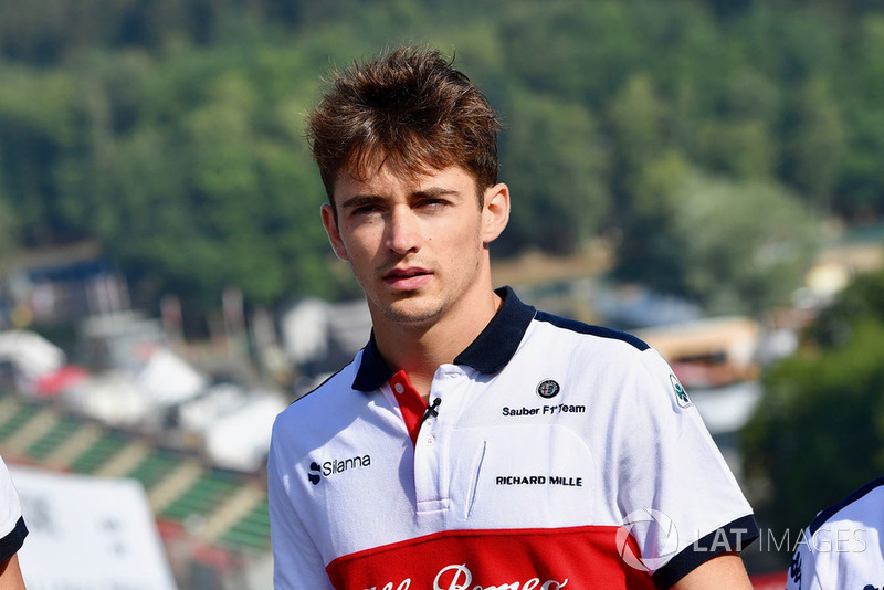 Charles Leclerc, Sauber, cammina lungo il circuito