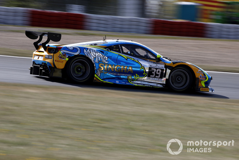 #39 TP 12 - Kessel Racing Ferrari 488 GT3: Piti Bhirombhakdi, Carlo Van Dam